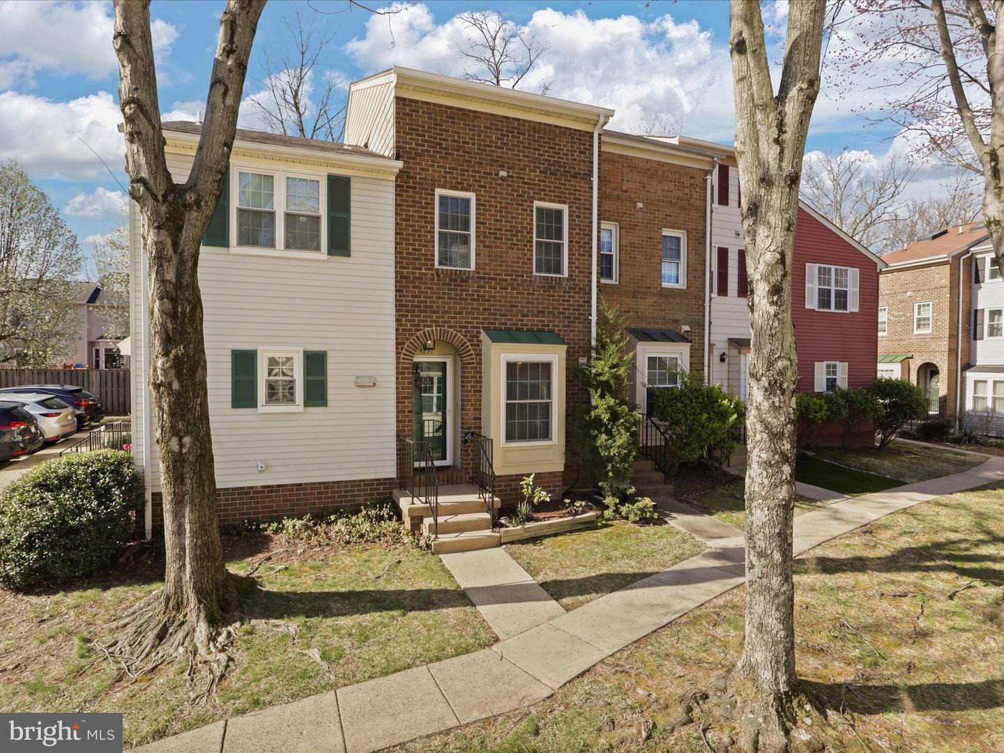Property Photo: 4251 Sauterne Court VA 20151