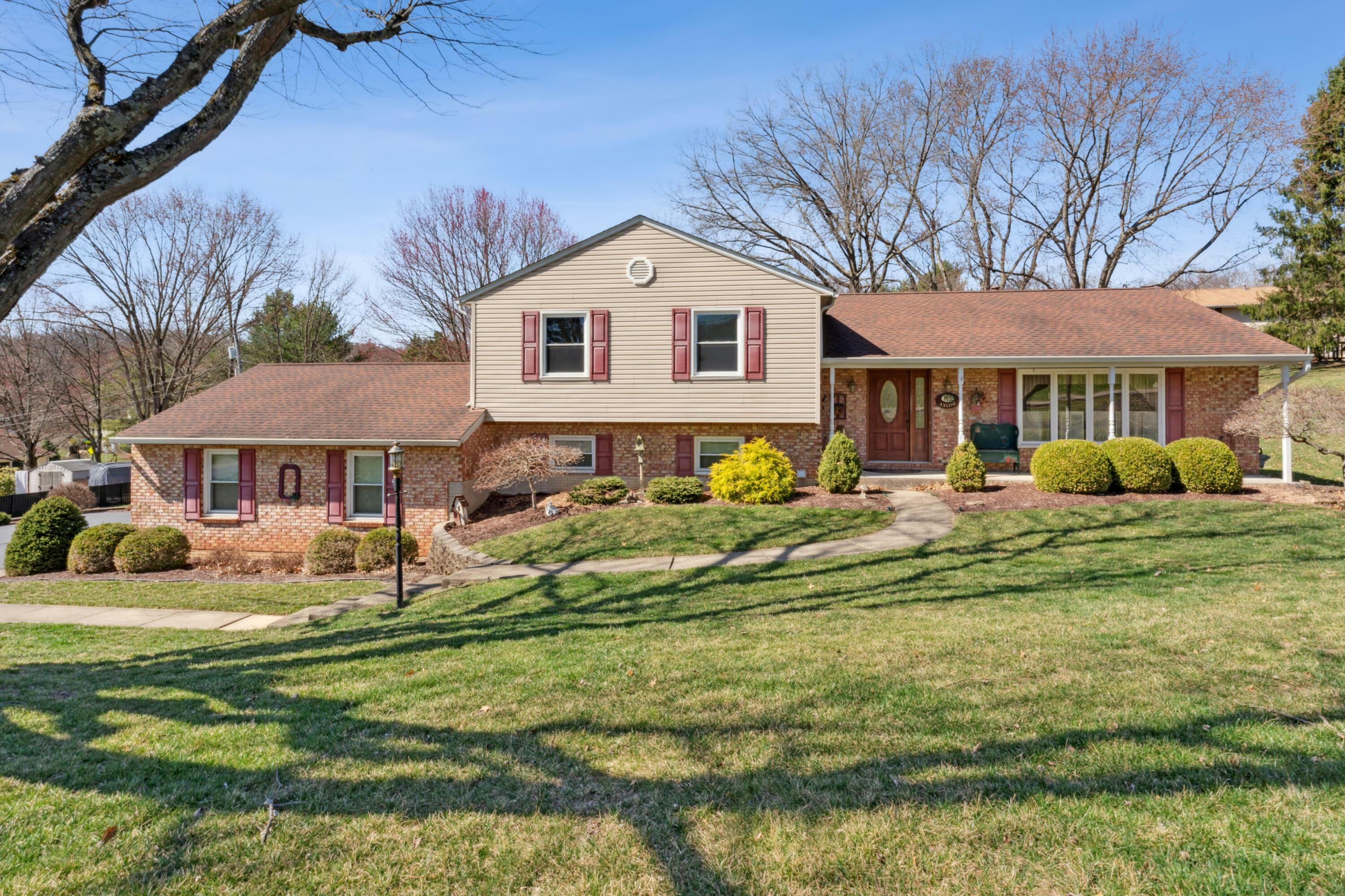 Property Photo: 1225 Pembroke Road OH 43055