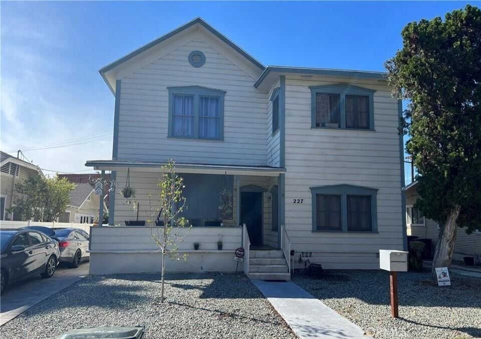Property Photo: 227 N Everett Street CA 91206
