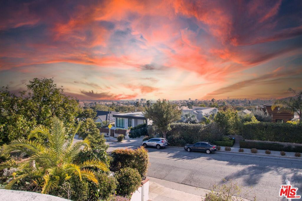 Property Photo: 905 Berkeley Street CA 90403