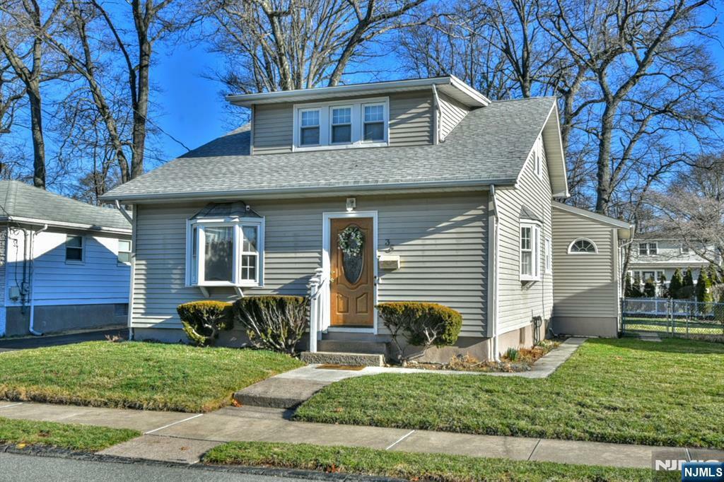 33 Bergen Avenue  Waldwick NJ 07463 photo