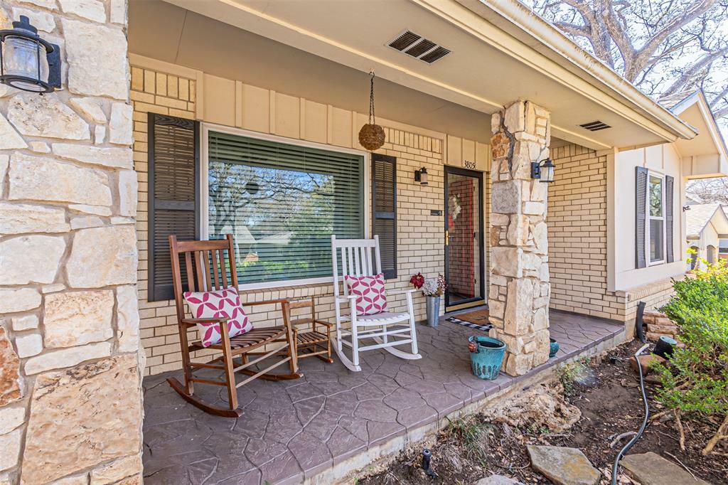Property Photo: 3805 Hastings Drive TX 76013