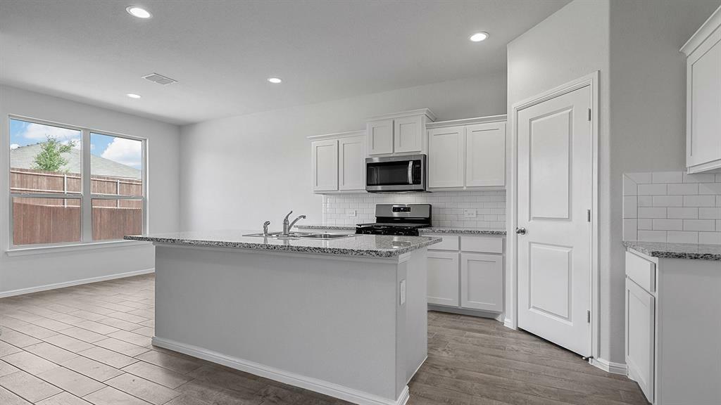 Property Photo: 140 Trinity Street TX 76050