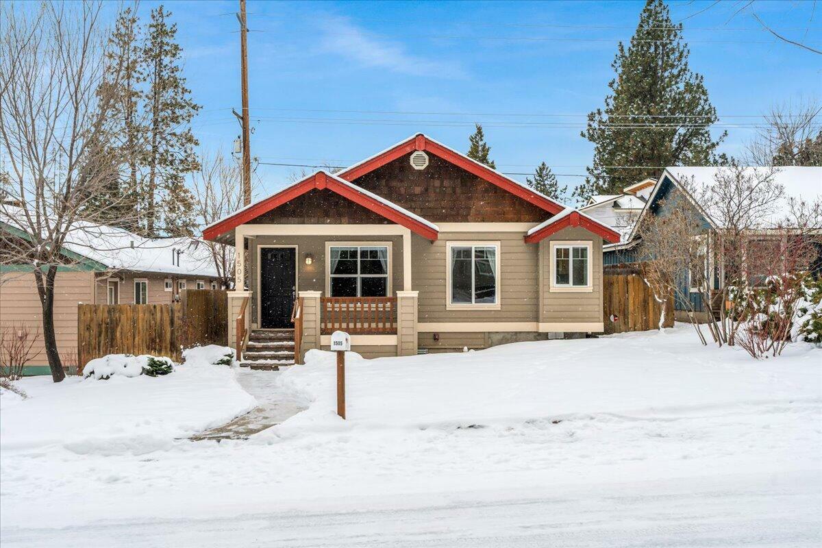 Property Photo: 1505 NW Hartford Avenue OR 97703