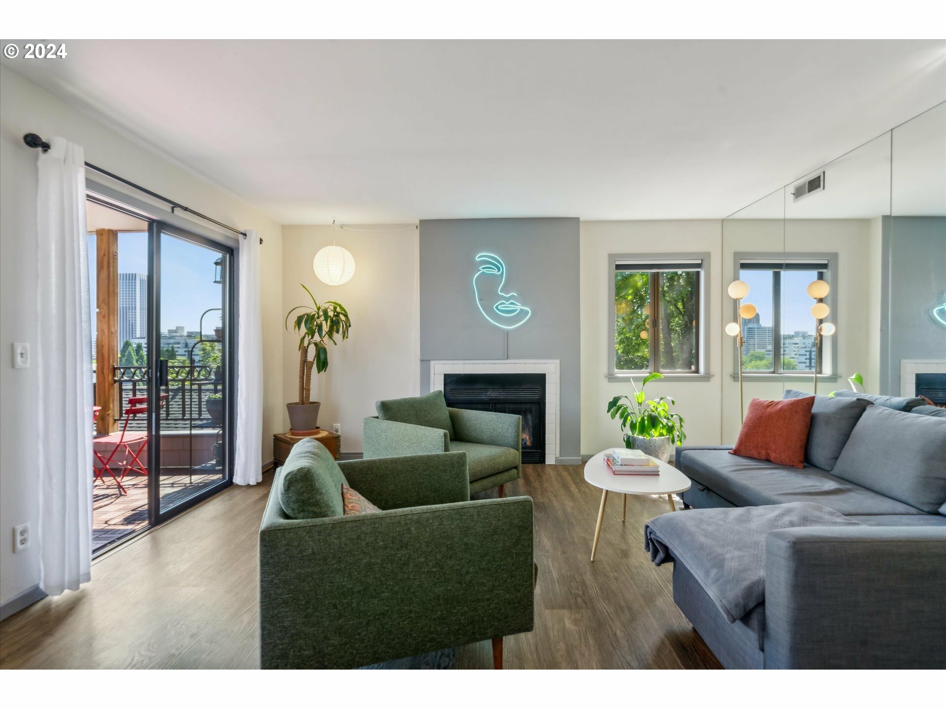Property Photo: 1320 SW Hall St 304 OR 97201