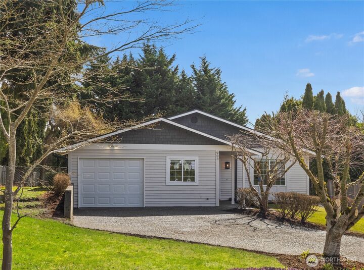 Property Photo:  903  20th Street  WA 98290 