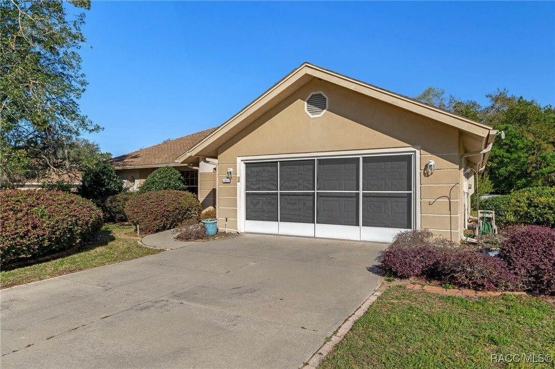 Property Photo: 3 Begonias Court FL 34446