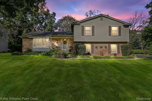 Property Photo:  2406 Kingsbury Drive  MI 48098 