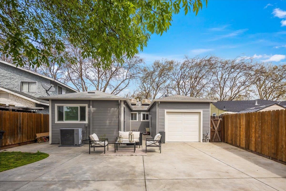 Property Photo: 220 Lindbergh Street CA 94401