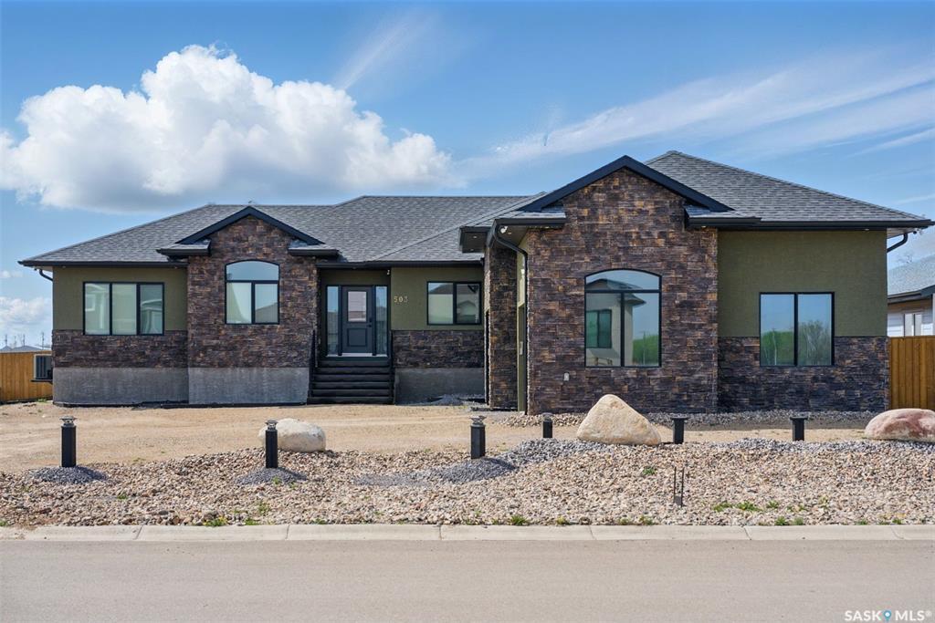 Property Photo: 503 8th Avenue E SK S0K 4T0