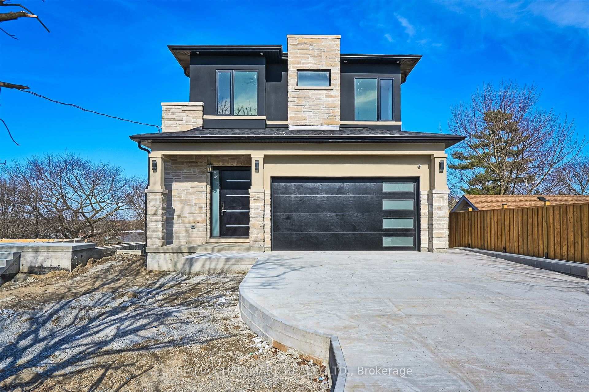 158 Hillcrest Road  Whitby ON L1N 3C4 photo