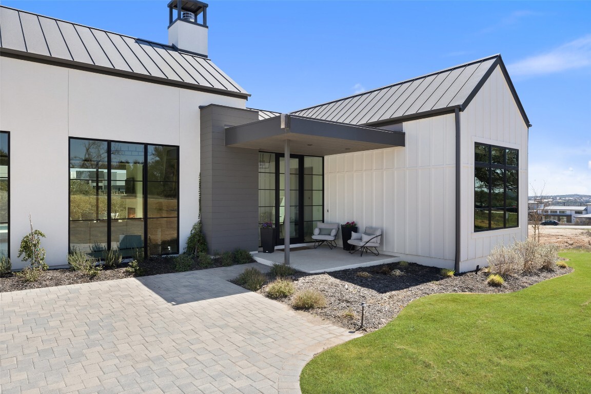 Property Photo: 5805 Twin Peaks Trace TX 78738