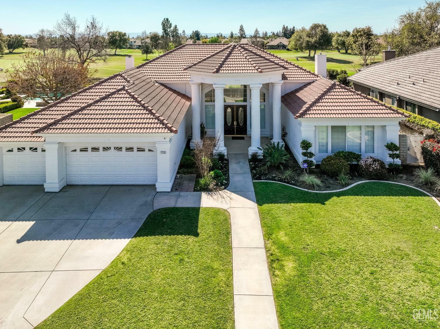 Property Photo: 1715 Norwich Way CA 93311