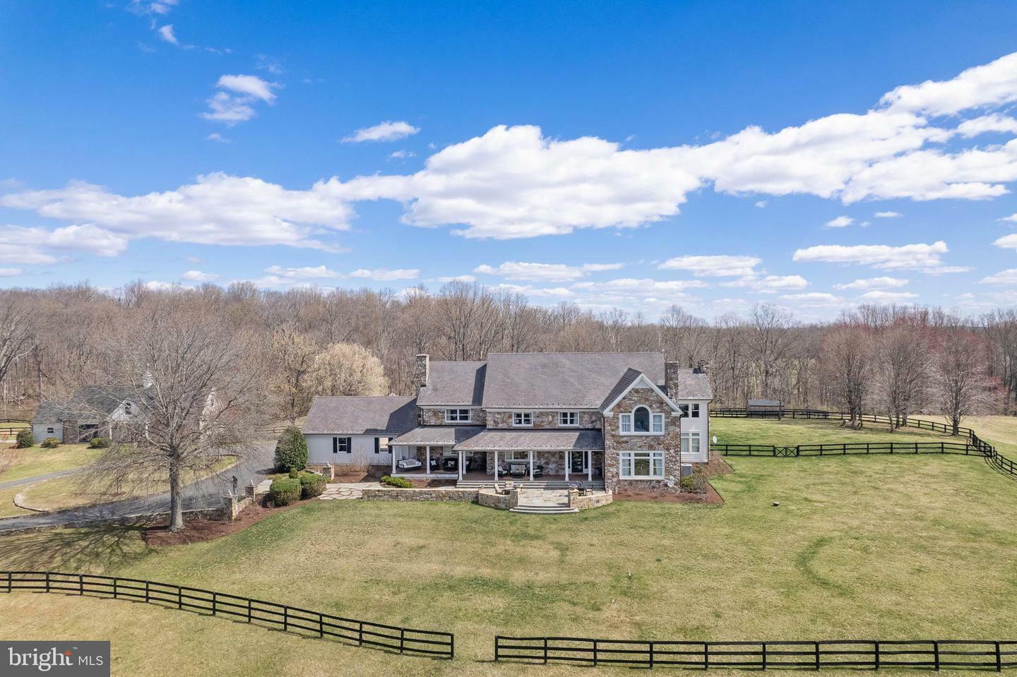 Property Photo: 20544 Beaverdam Bridge Road VA 20132