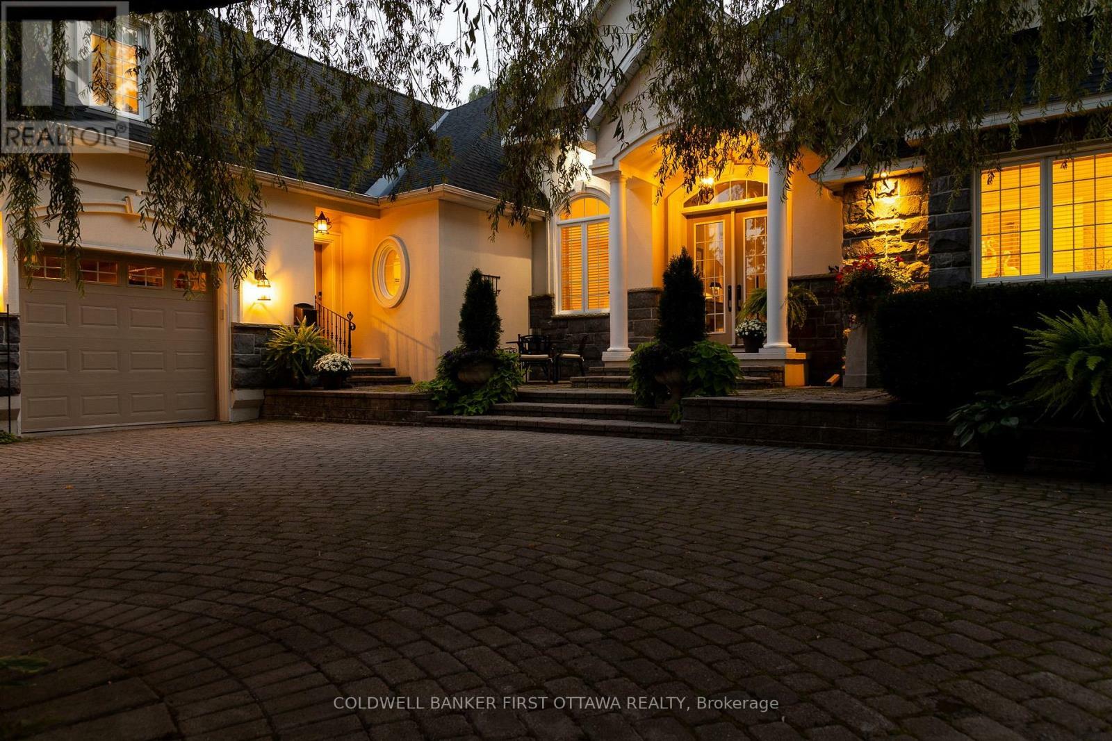Property Photo: 6197 Ottawa Street ON K0A 2Z0