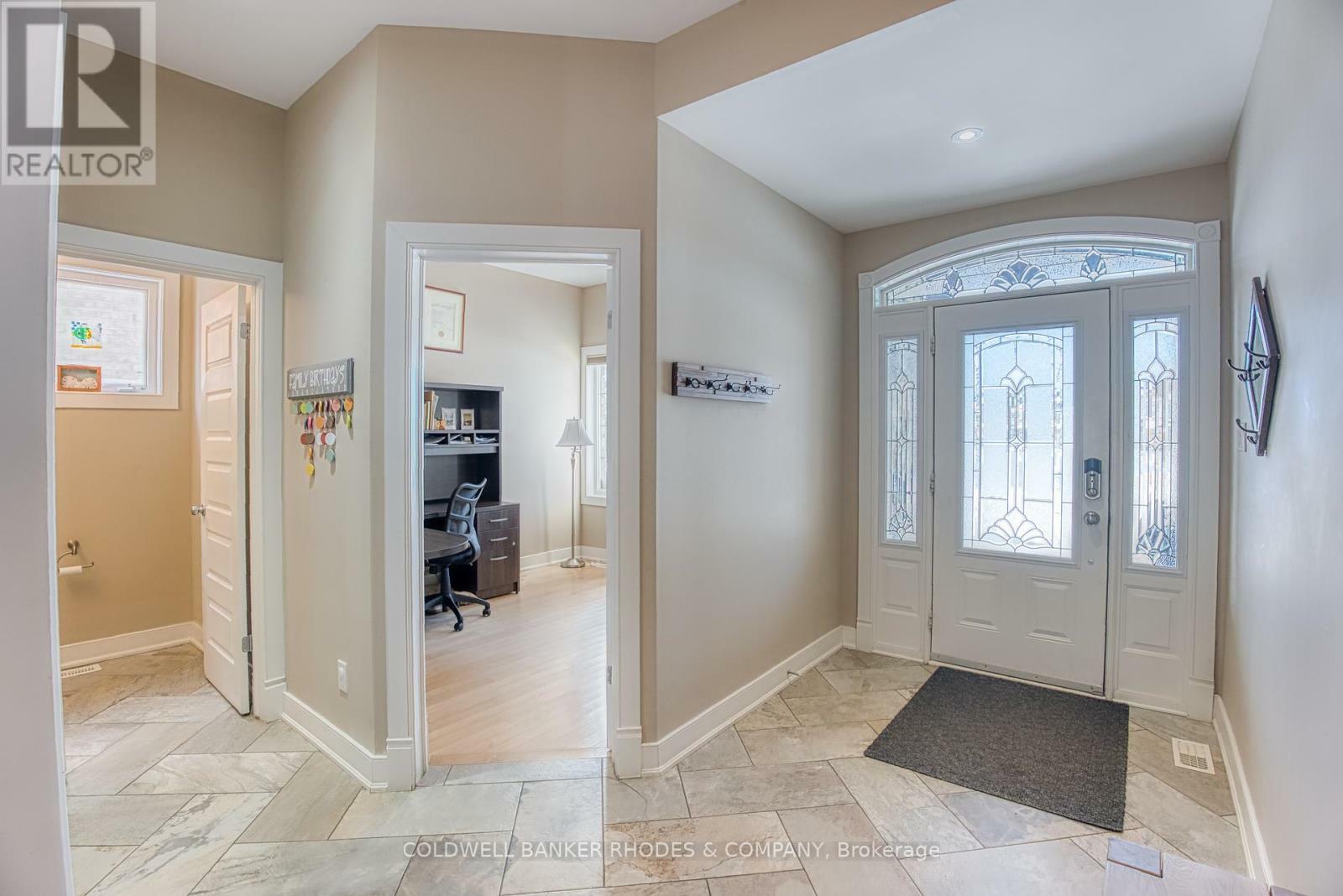 Property Photo: 241 Madhu Crescent ON K2C 4J2