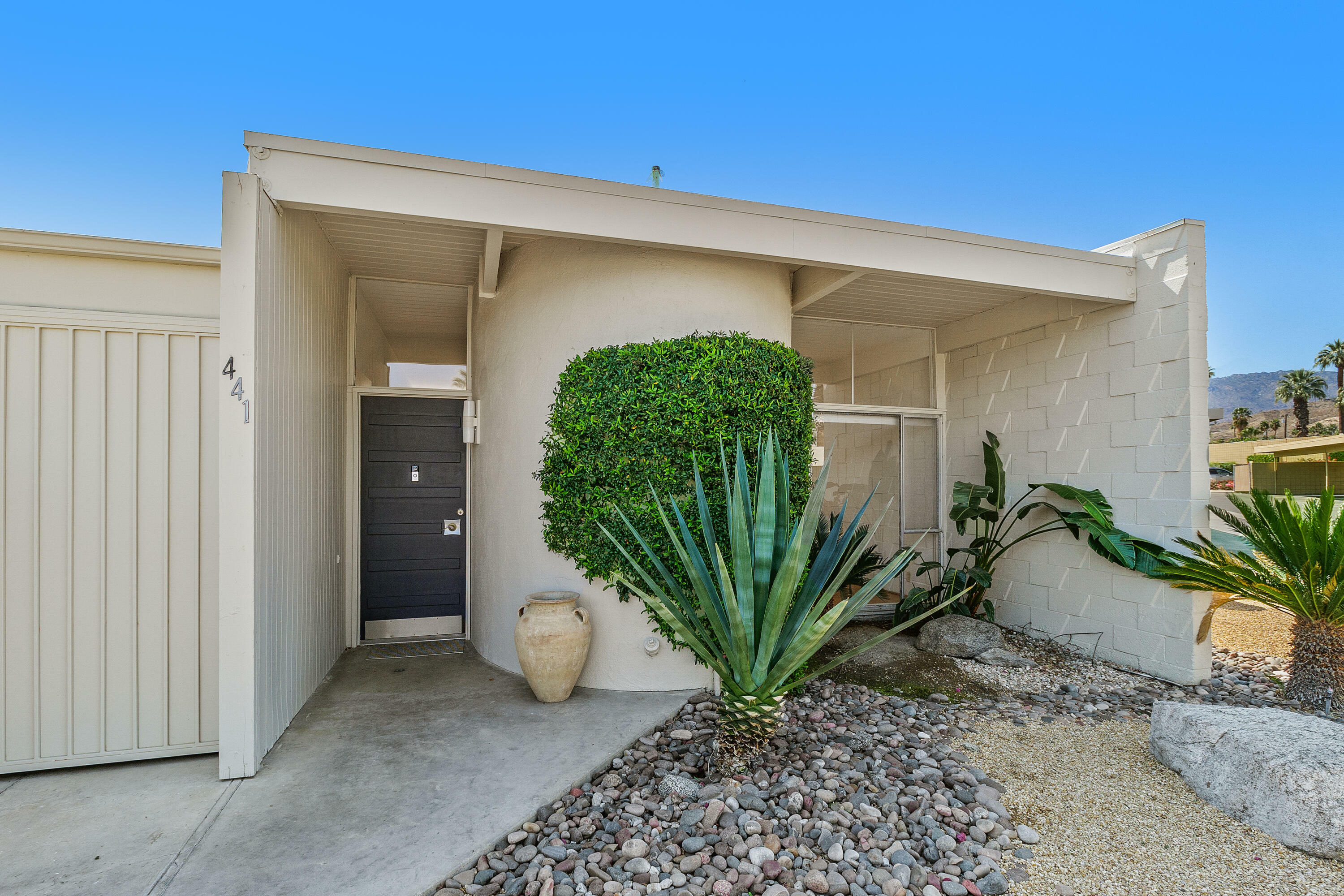 Property Photo:  441 Sandpiper Street  CA 92260 