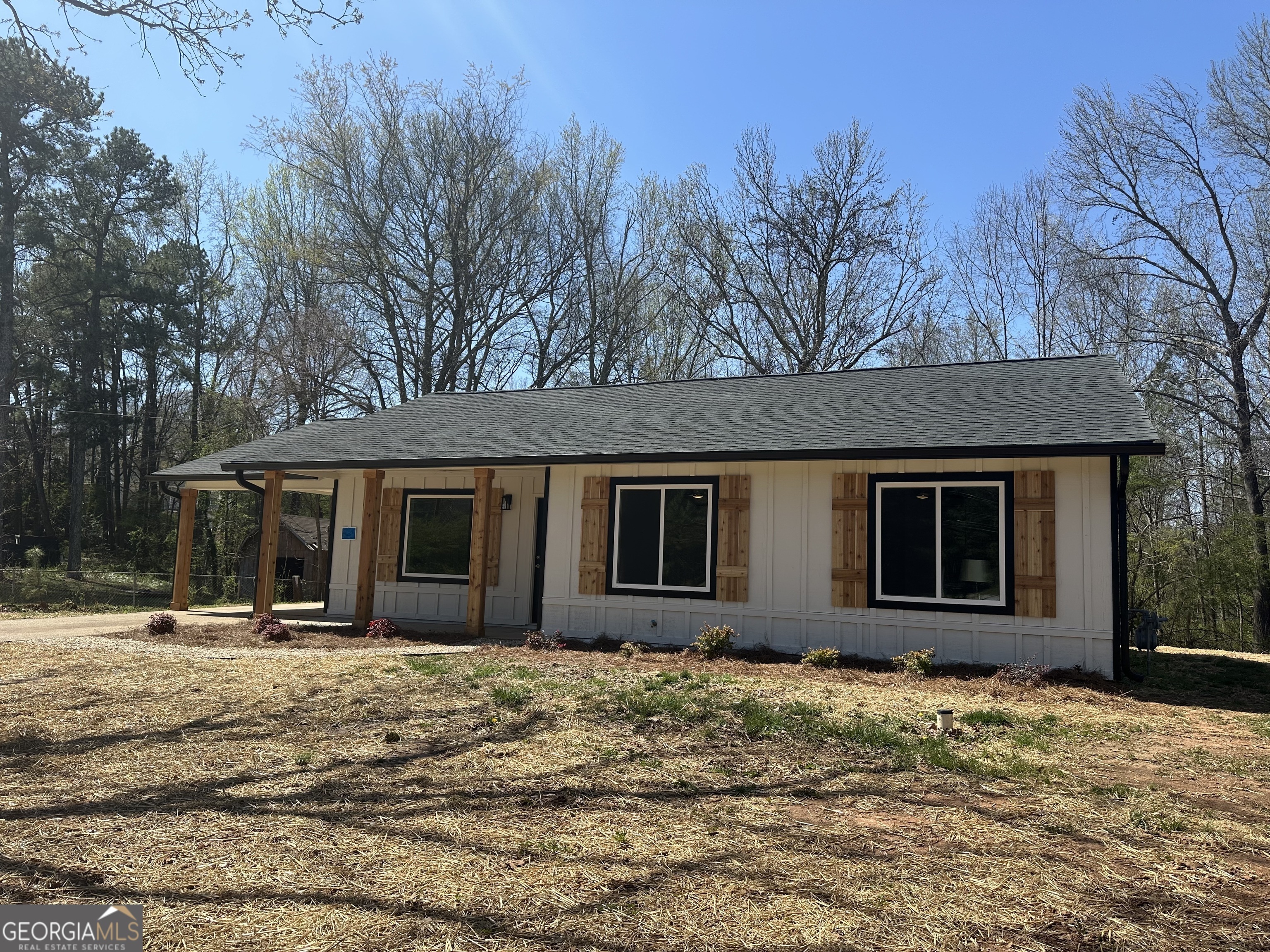 Property Photo: 3075 Fairburn Road GA 30135