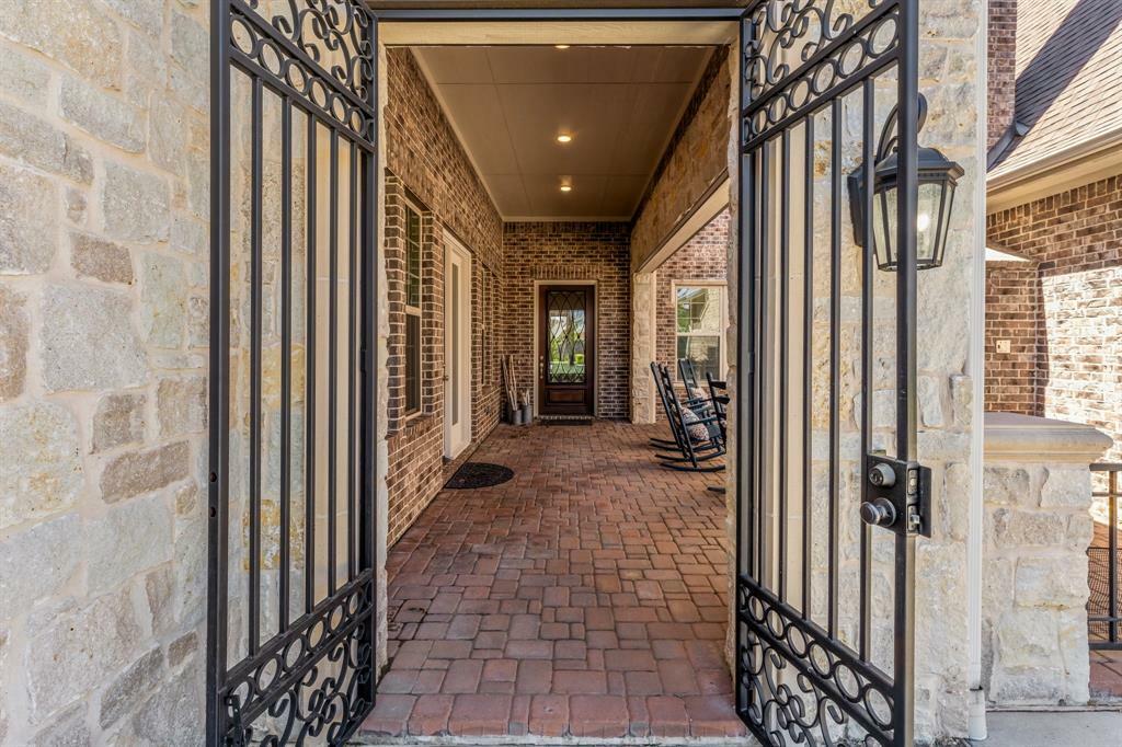 Property Photo: 106 S Curly Willow Circle TX 77375