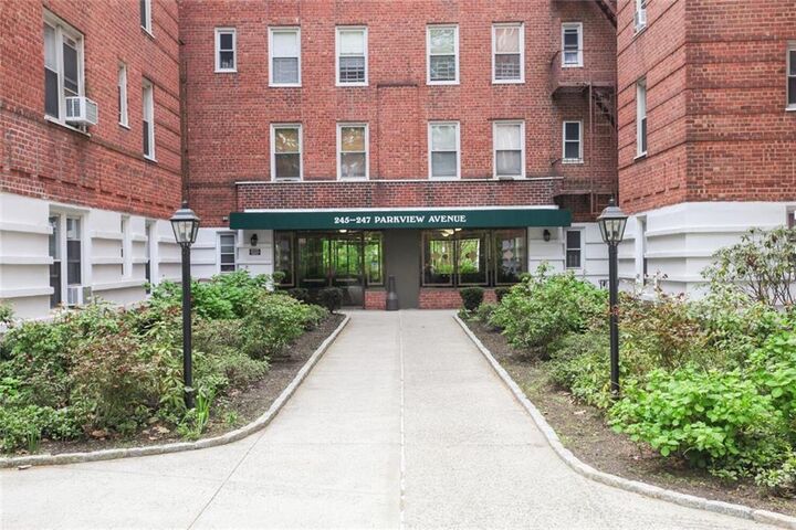 Property Photo: 247 Parkview Avenue 6P NY 10708