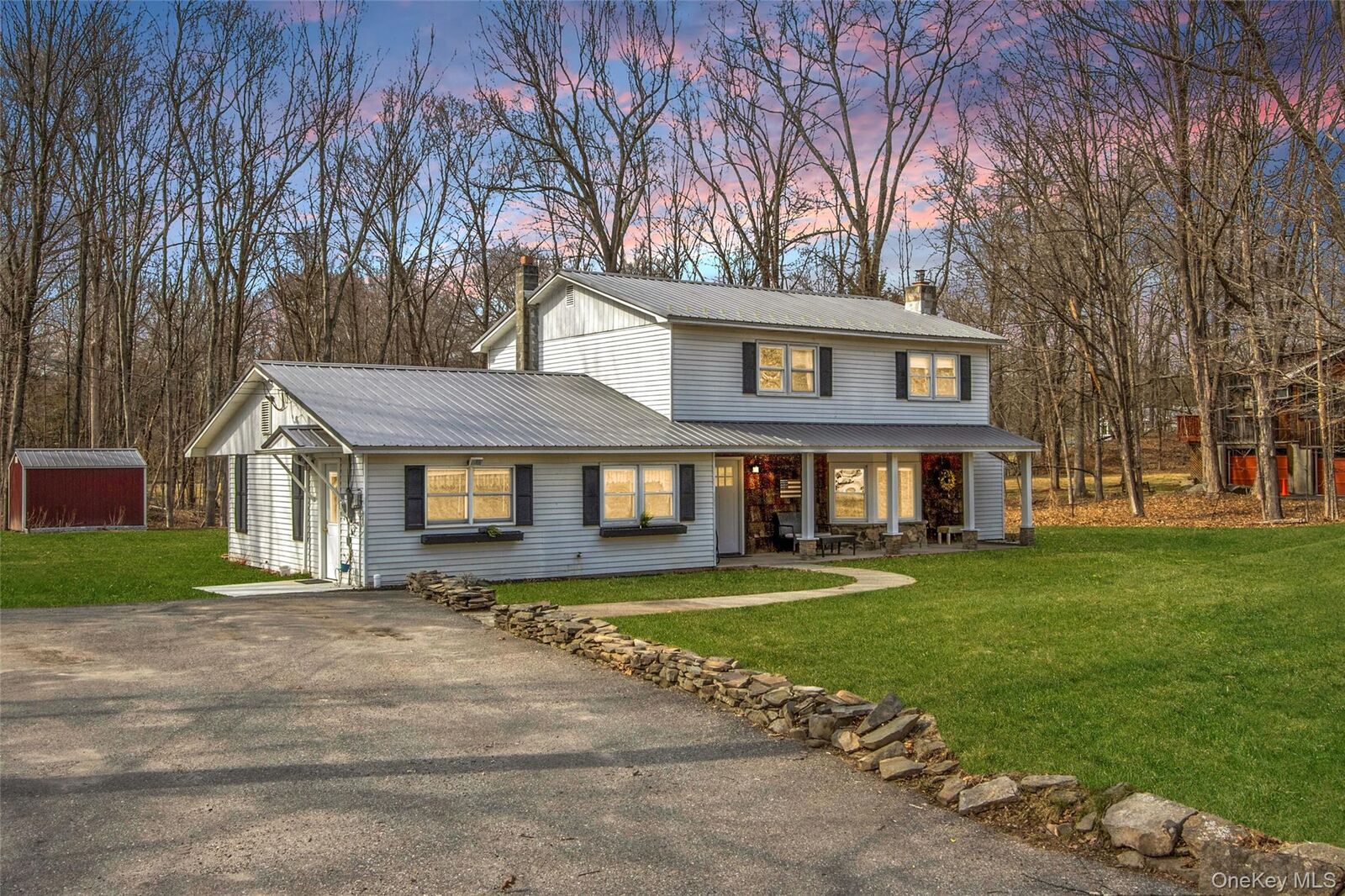 Property Photo:  611 Twin Arch Road  NY 12575 