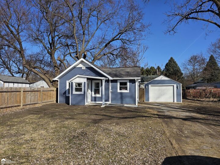 4142 Coggins Avenue  Flint MI 48506 photo