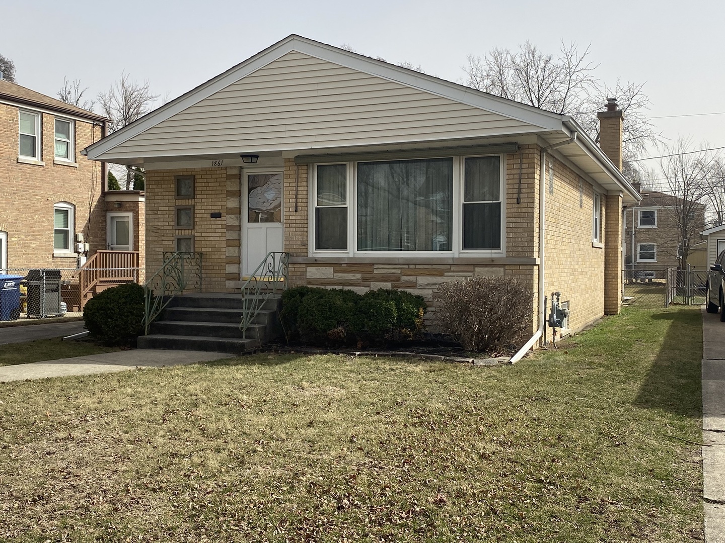 Property Photo: 1861 Linden Street IL 60018