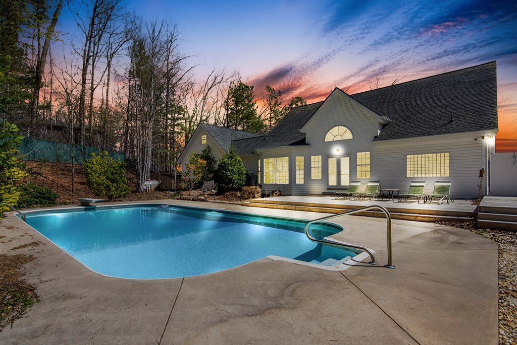 Property Photo: 41 Thompson Court GA 30540