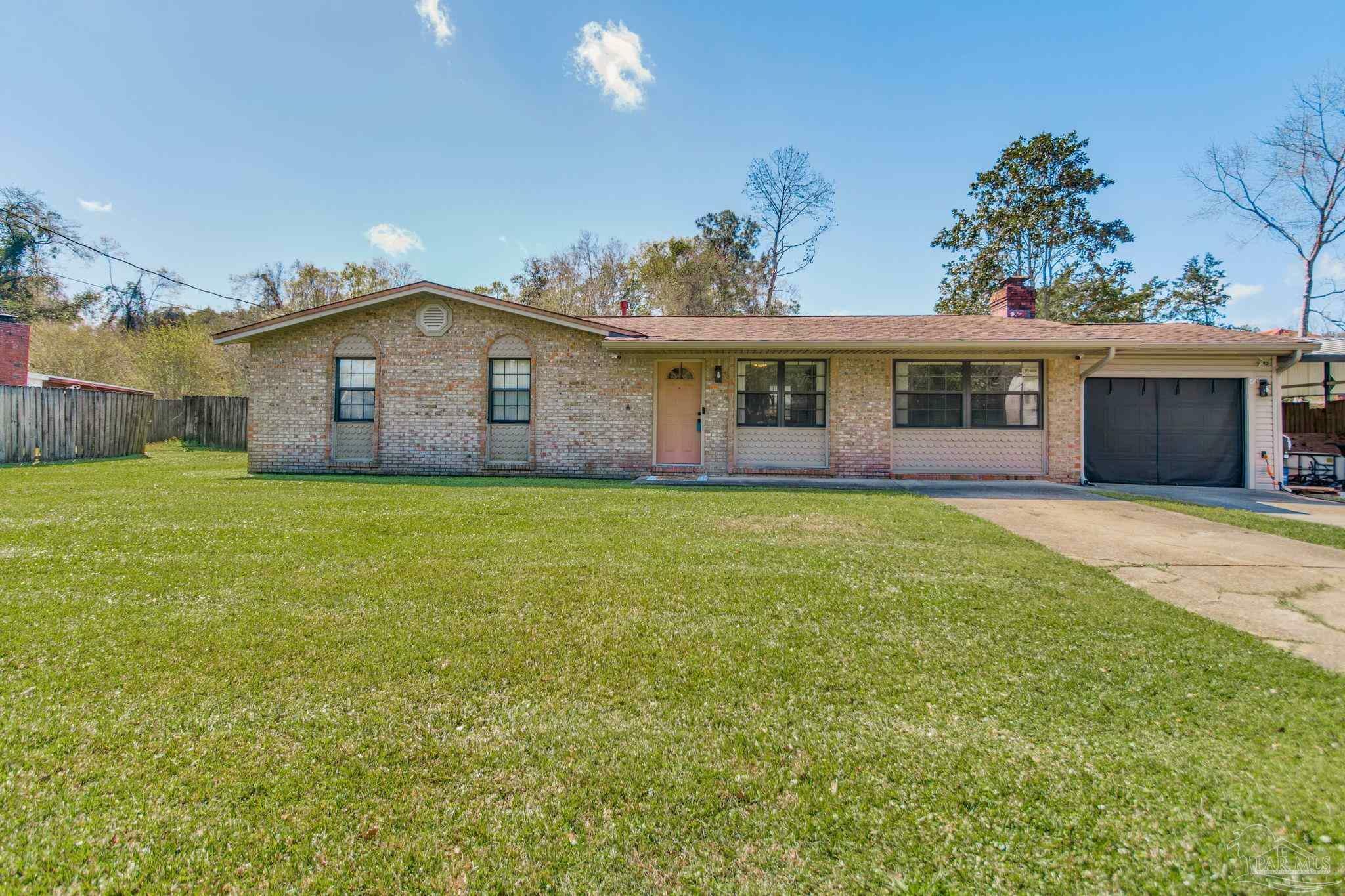 Property Photo: 117 Sprague Dr FL 32534