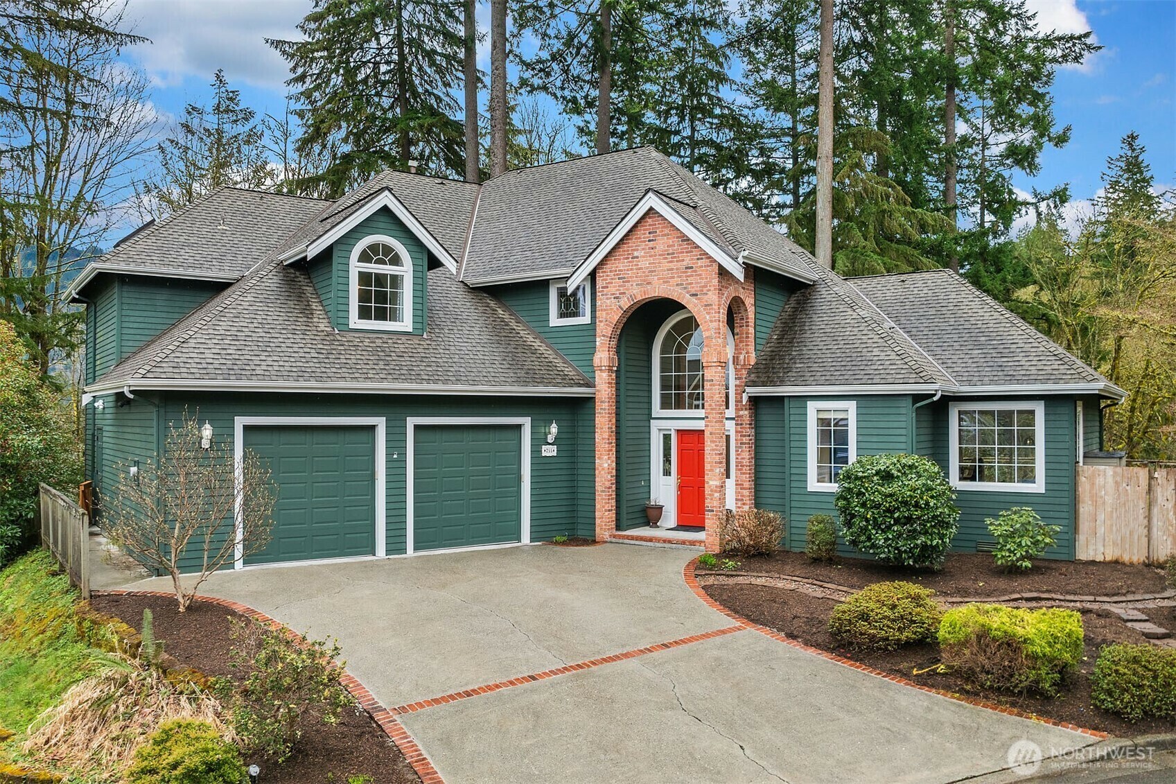 255 SW Edgewood Court  Issaquah WA 98027 photo