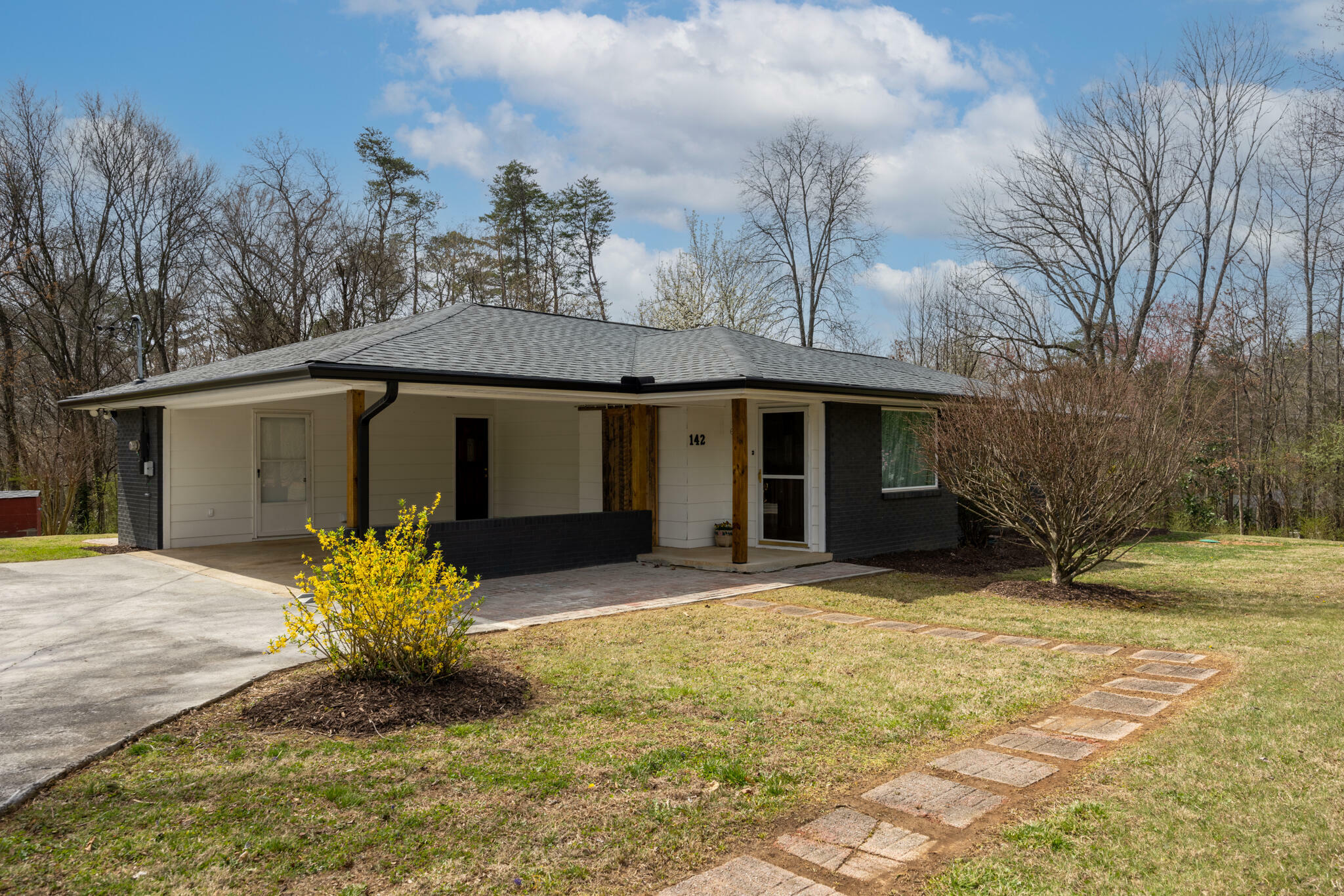 Property Photo: 142 County Road 556 TN 37303
