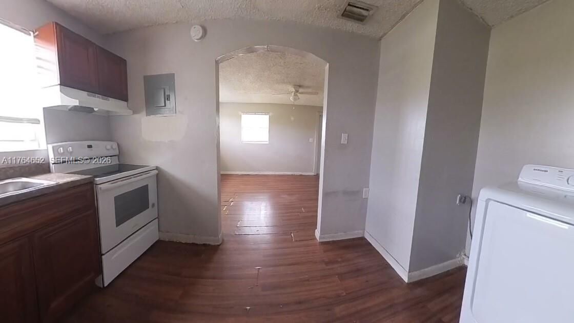 Property Photo: 1259 NW 29th Ave FL 33311