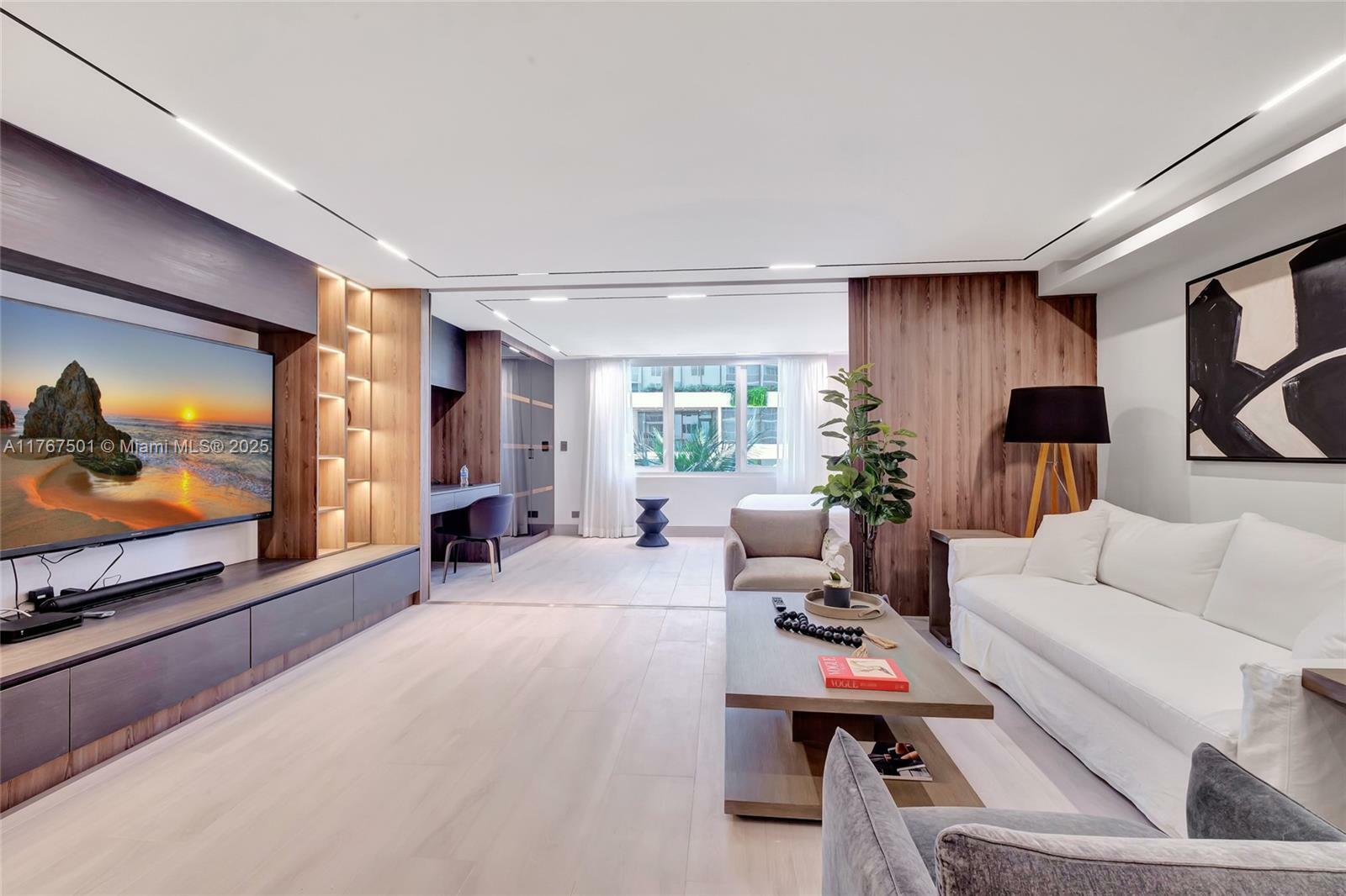 Property Photo:  2301 Collins Ave 432  FL 33139 