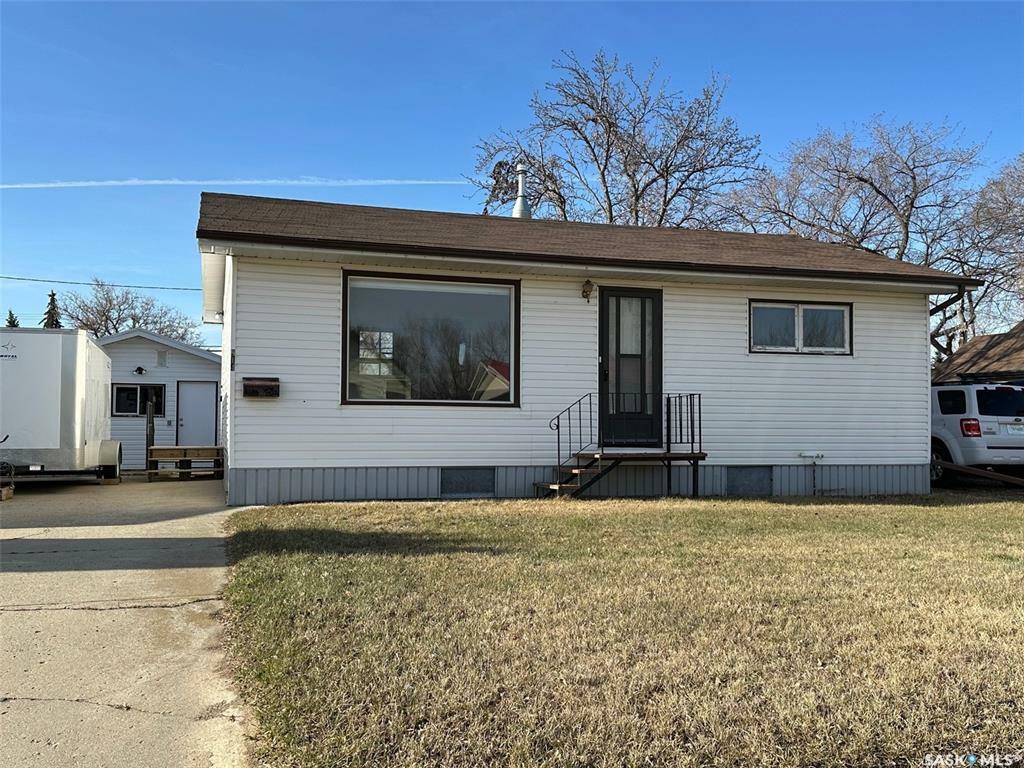 914 George Street  Estevan SK S4A 1M6 photo