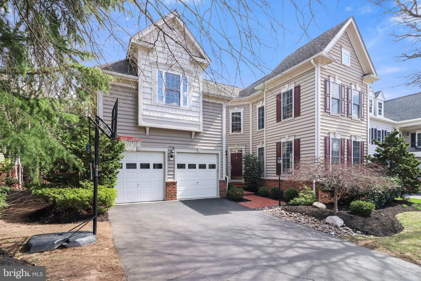 Property Photo: 22773 Highcrest Circle VA 20148