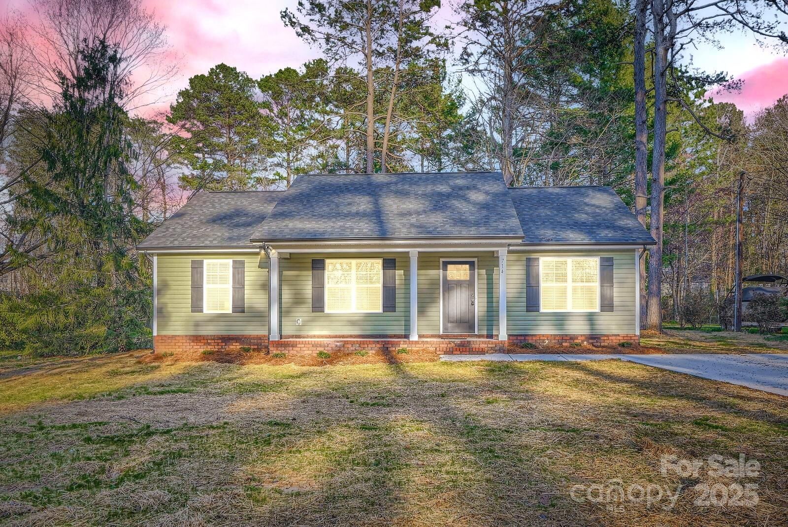 Property Photo:  714 Sunset Drive  NC 28147 