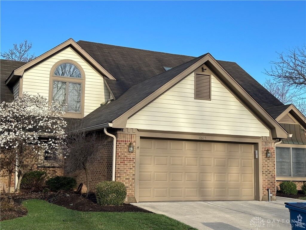 Property Photo:  6675 Golf Green Drive  OH 45459
