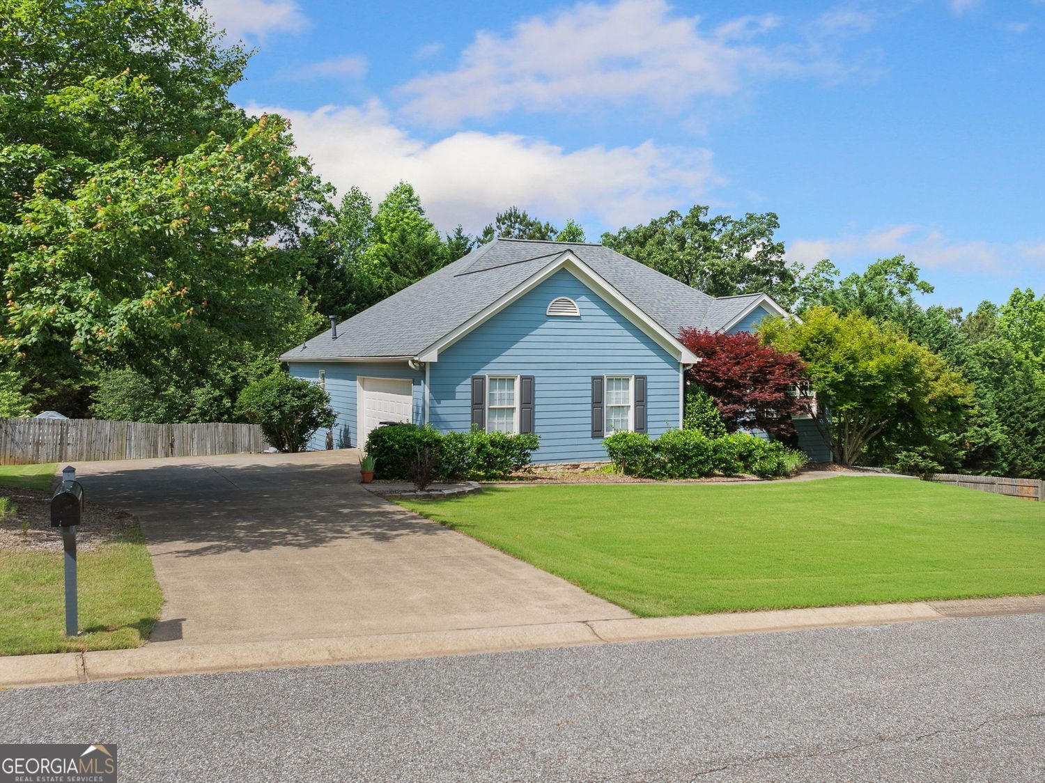 Property Photo: 604 Greenleaf Way GA 30107