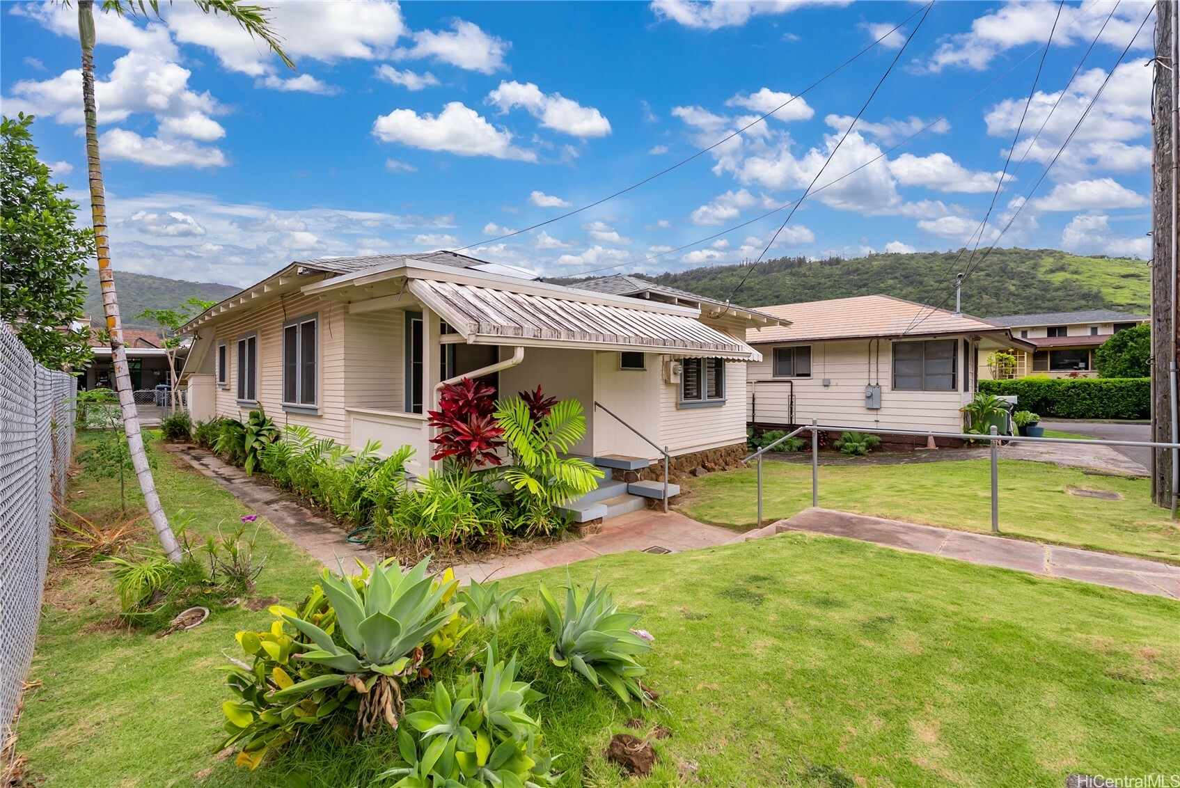 Property Photo: 2712 Pulena Place HI 96822