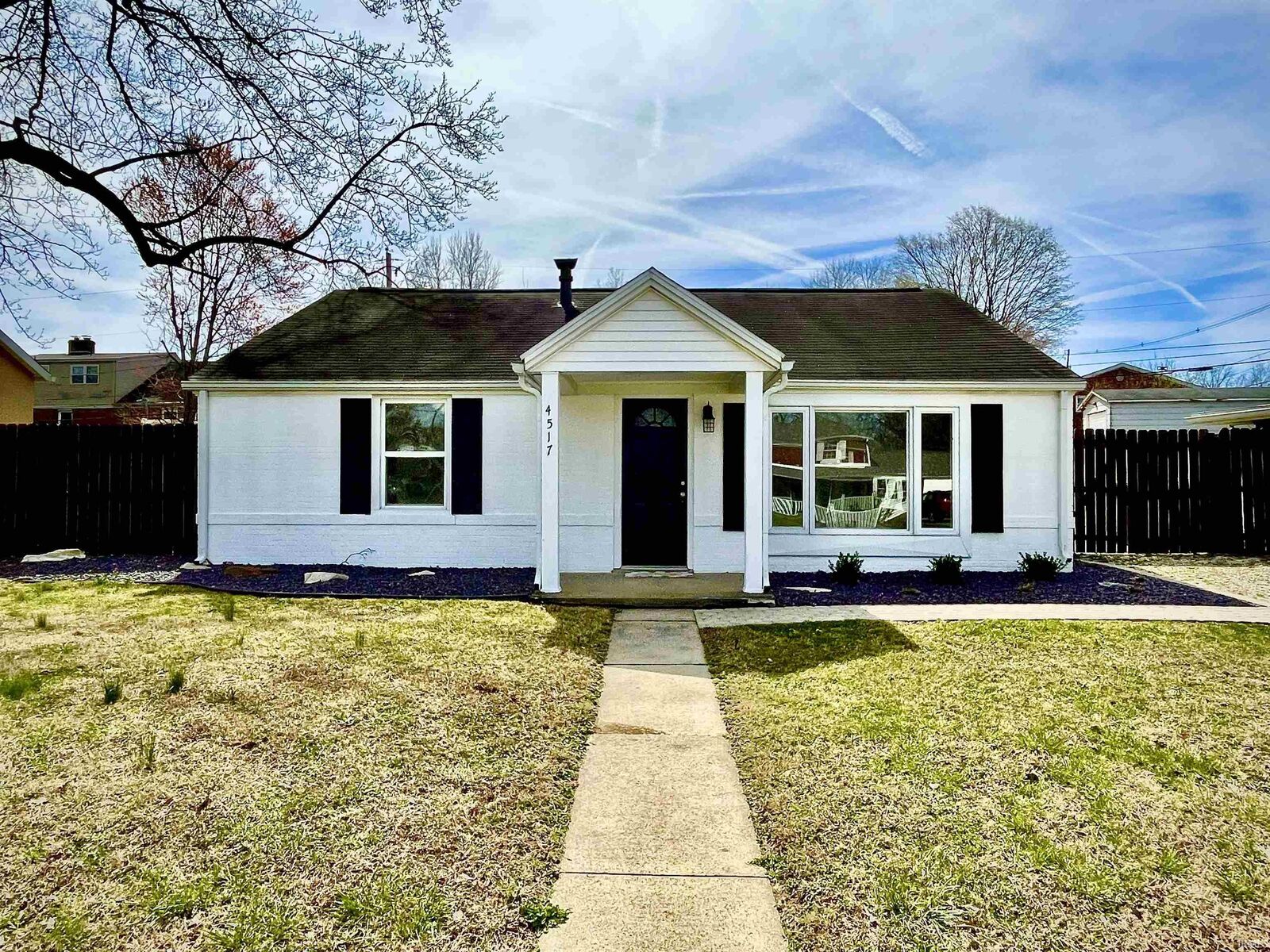 Property Photo:  4517 E Chestnut Street  IN 47714-0301 