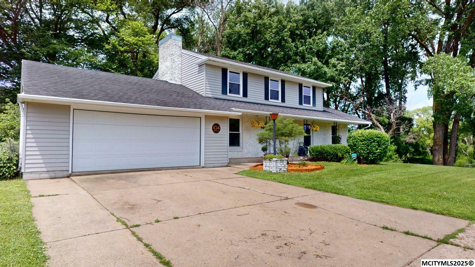 Property Photo: 104 N Illinois IA 50401