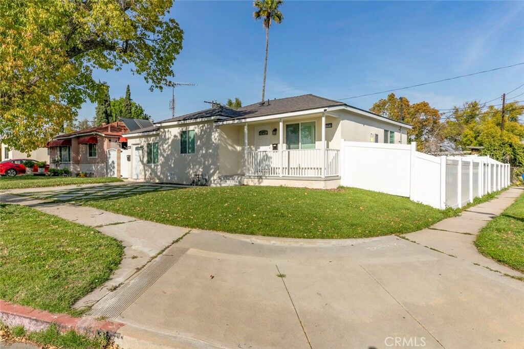 Property Photo:  8002 Hazeltine Avenue  CA 91402 