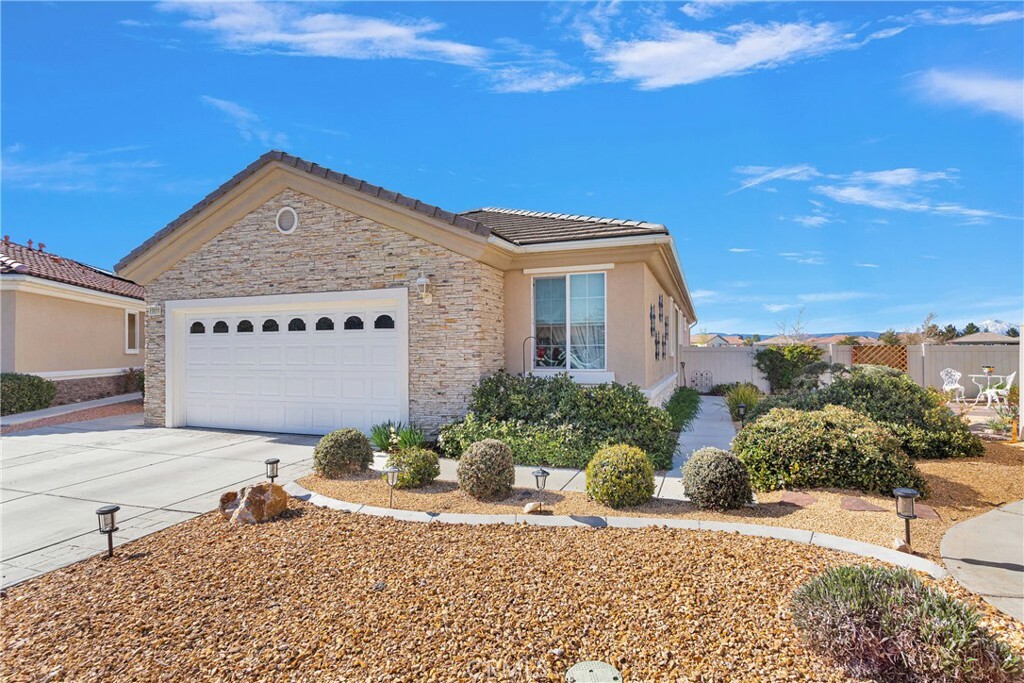 19611 Castle Harbor Court  Apple Valley CA 92308 photo