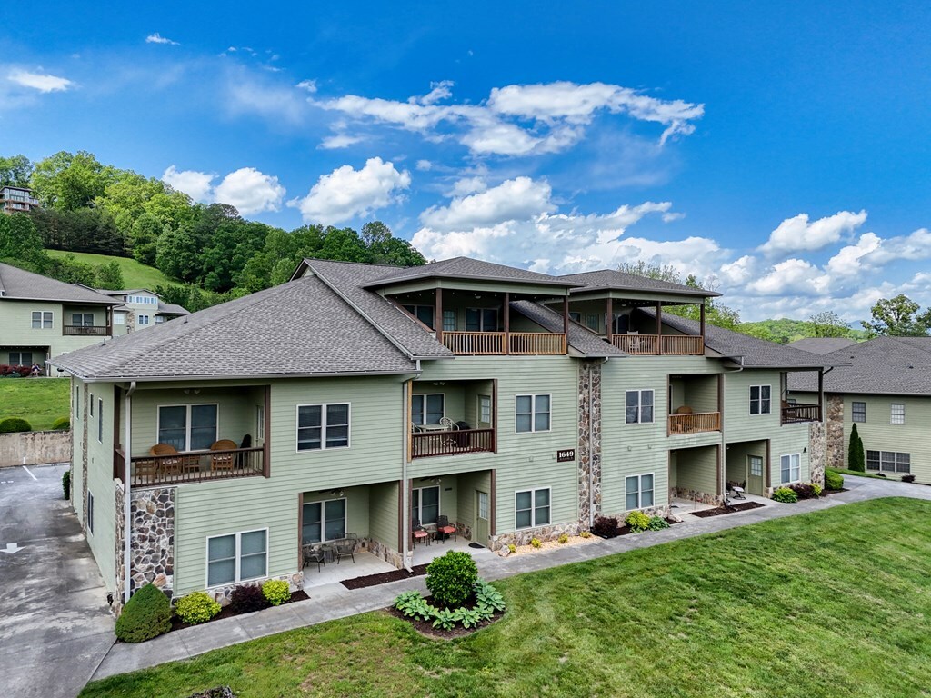 Property Photo: 1649-H Lakeview Dr GA 30582