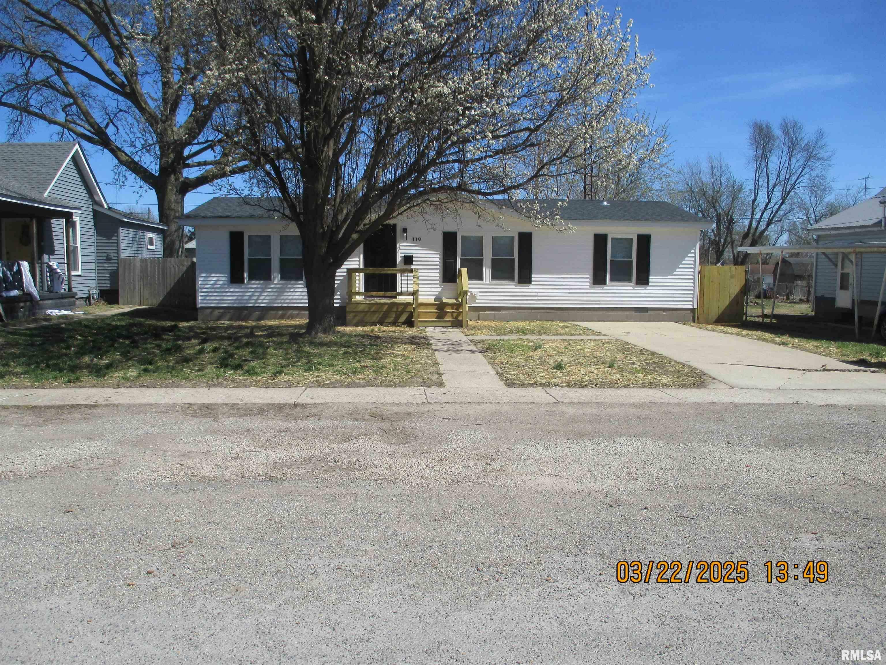 119 N Douglas Street  Centralia IL 62801 photo