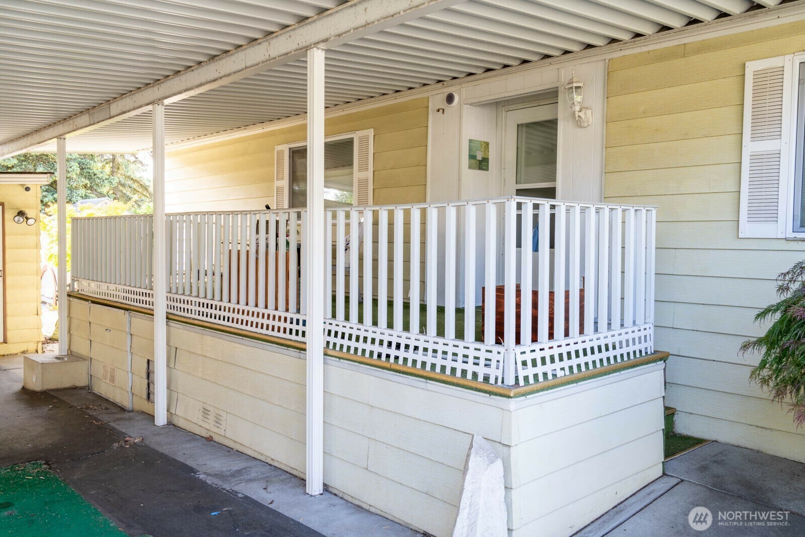 Property Photo: 1121 244th Street SW 49 WA 98021