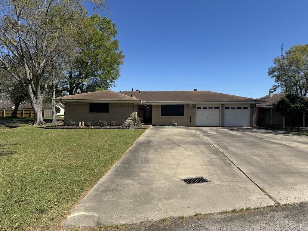 Property Photo:  2731 Hampton Ln  TX 77651 