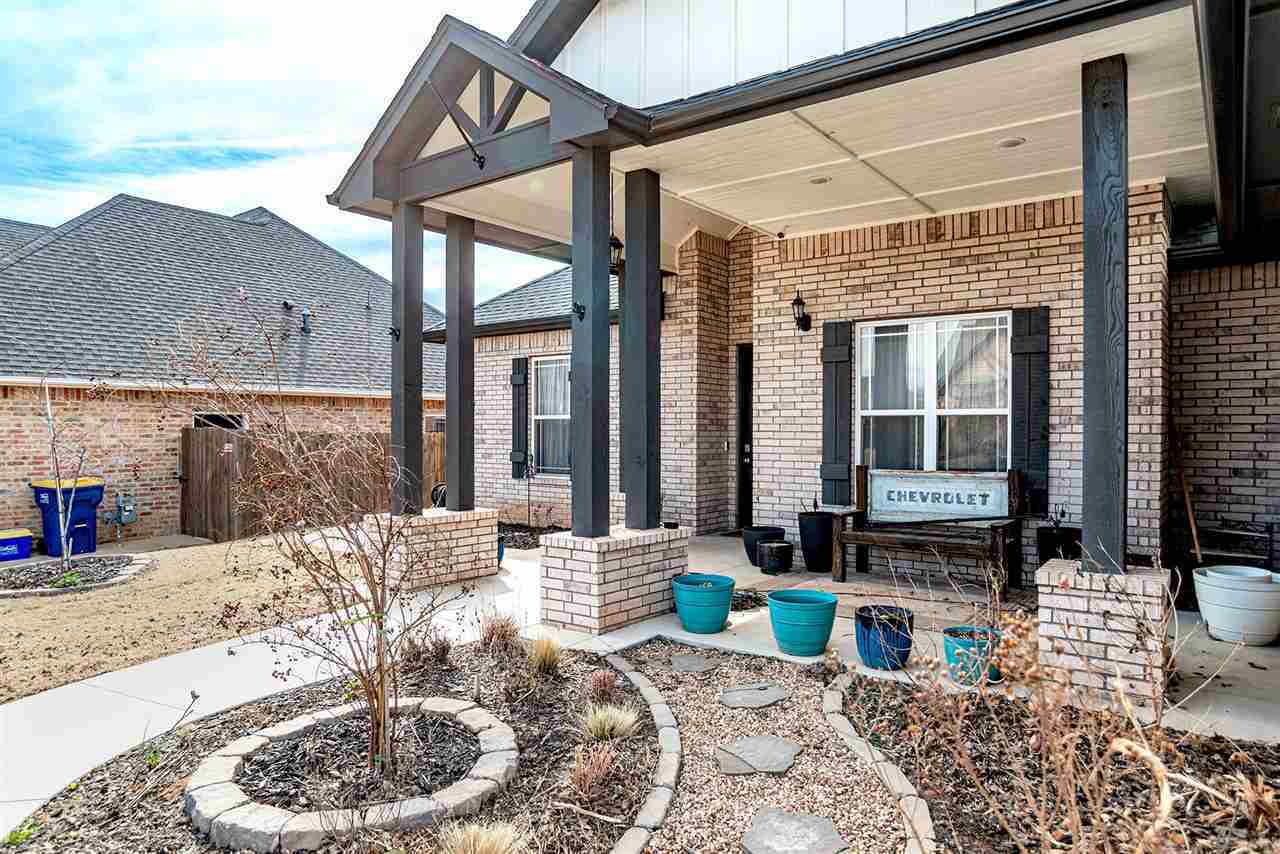 Property Photo: 2505 E Will Rogers Drive OK 74075