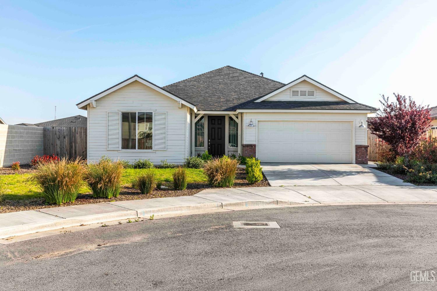 7427 Bristol Spring Avenue  Bakersfield CA 93313 photo
