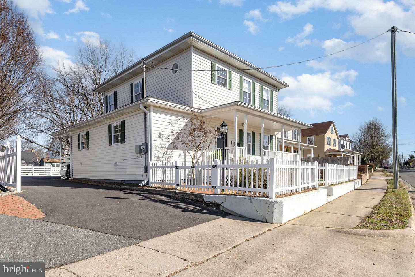 Property Photo: 1423 William Street VA 22401